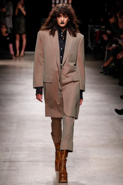Look 33